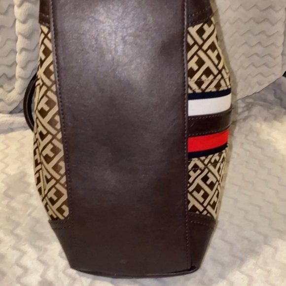 Tommy Hilfiger purse - Picture 6 of 11
